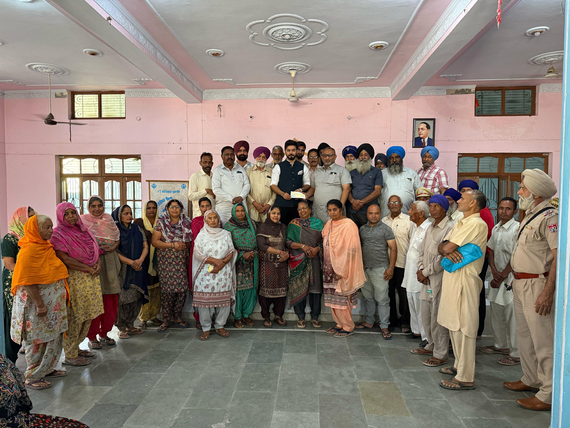 ਮੇਰੇ  ਹਲਕੇ ਦੇ ਪਿੰਡਾਂ ਦੇ ਸਰਵਪੱਖੀ ਵਿਕਾਸ ਲਈ ਕਰ ਰਿਹਾ  ਹਾਂ ਕੰਮ - ਡਾ. ਇਸ਼ਾਂਕ ਕੁਮਾਰ